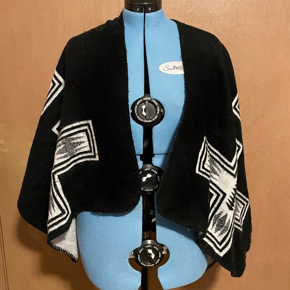 Patterned Reversible Poncho - Picture 4 of 5